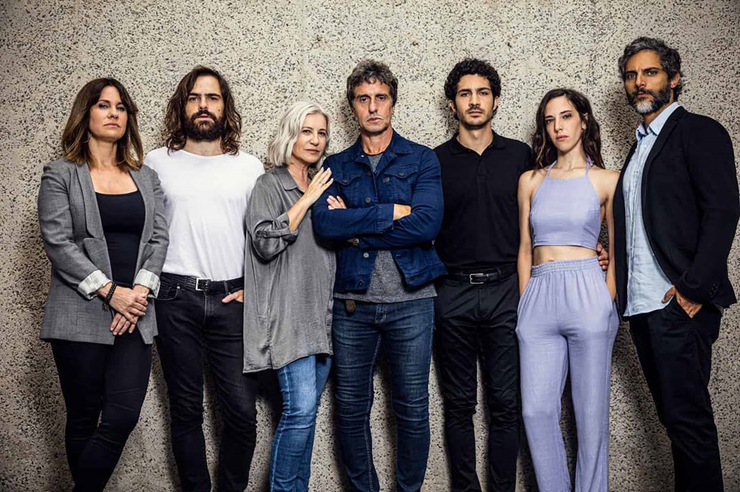 JaviPonzo's tweet photo. Llega #ElReino, con #DiegoPeretti, @chinodarin, #NancyDuplaa, #JoaquinFurriel, @p_lanzani, #MercedesMoran y #veraspinetta para #Netflix.
Dirigida por Marcelo Piñeyro y escrita junto a @claudiapineiro https://t.co/Rlq3LRfAcb