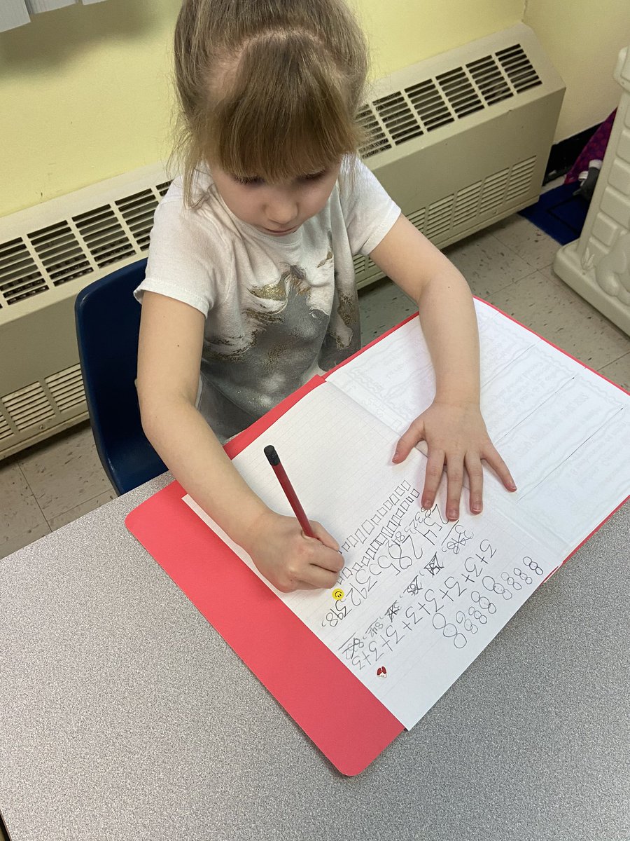 reneerodgerss_'s tweet photo. Starting our morning with a number talk is a great way to wake up our brains! πββ #mathmornings #welovemath #problemsolving @Buddy3896 https://t.co/quNYf5IzKi