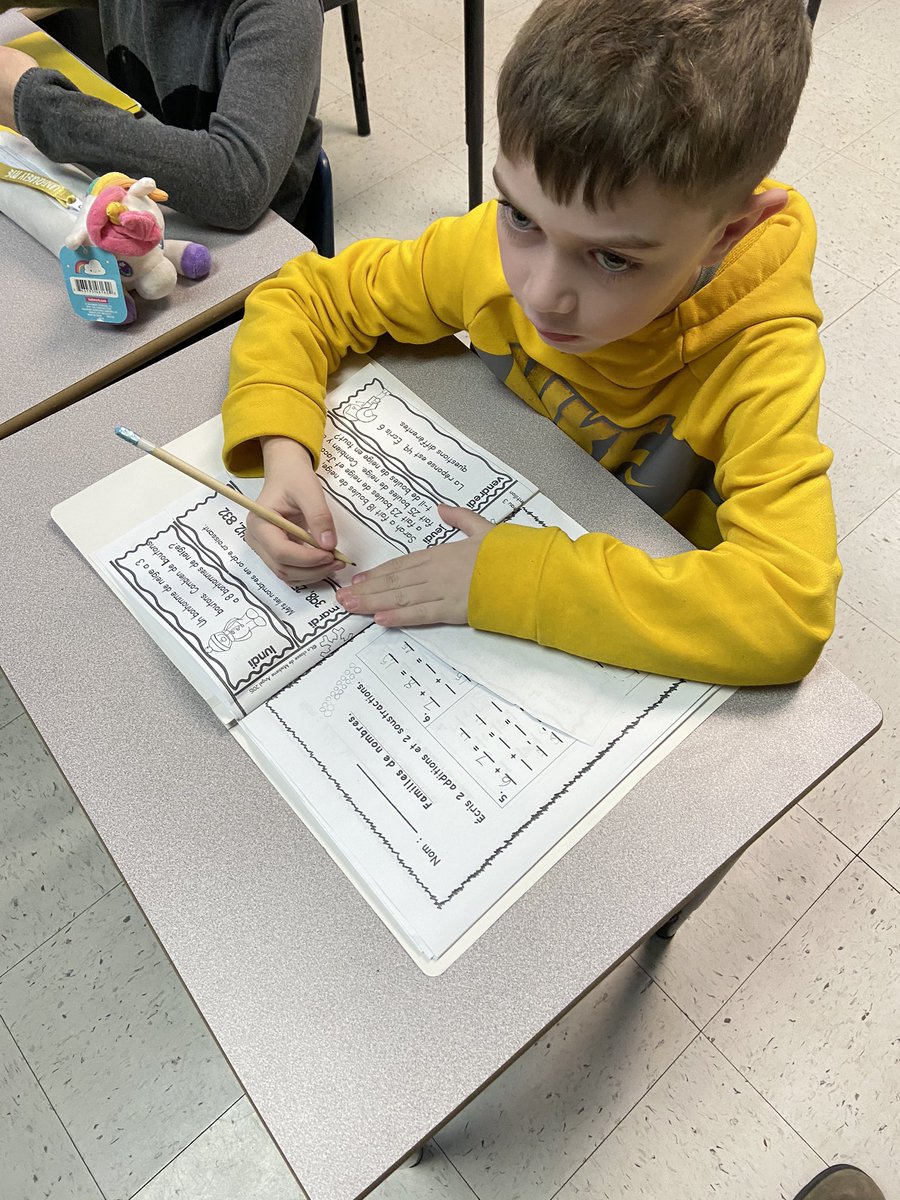reneerodgerss_'s tweet photo. Starting our morning with a number talk is a great way to wake up our brains! πββ #mathmornings #welovemath #problemsolving @Buddy3896 https://t.co/quNYf5IzKi
