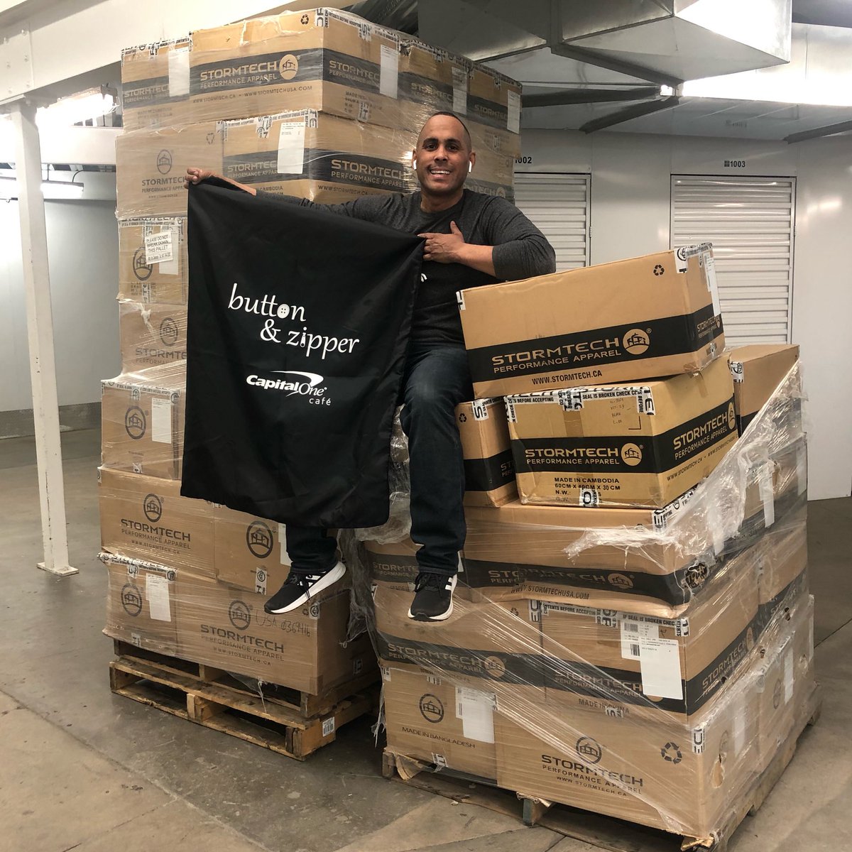 Button & Zipper tweet media