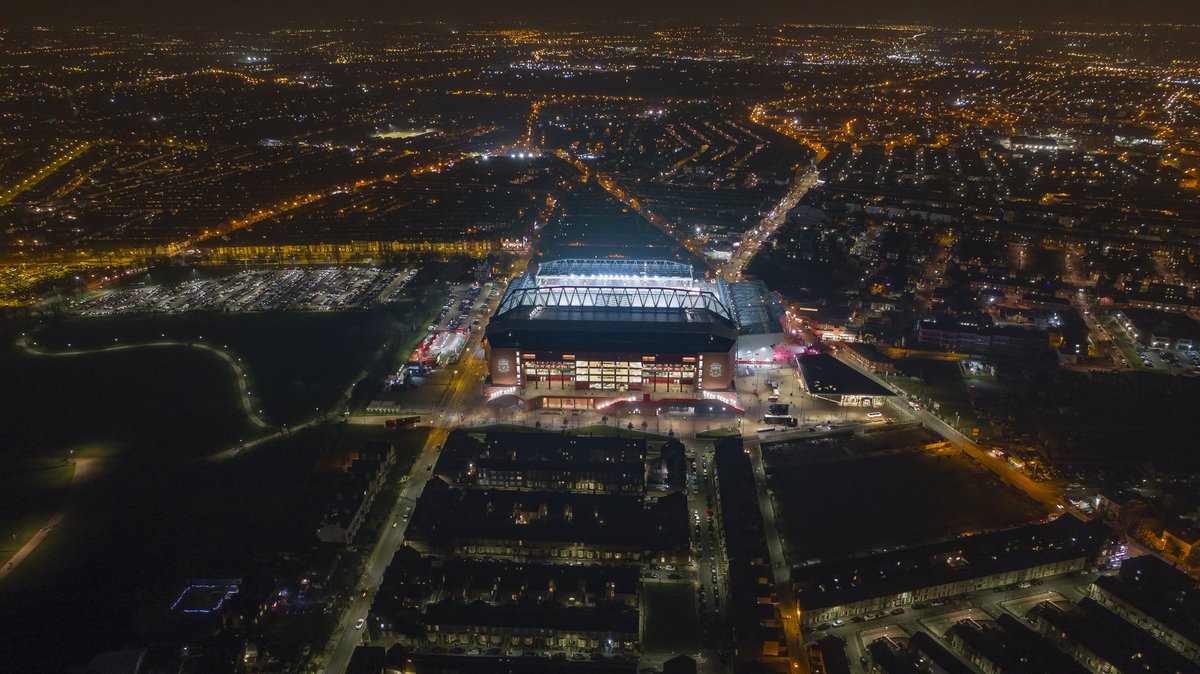 AwomirNosal's tweet photo. Anfield at night is beautiful 😍 https://t.co/LBoo9Z5CfF