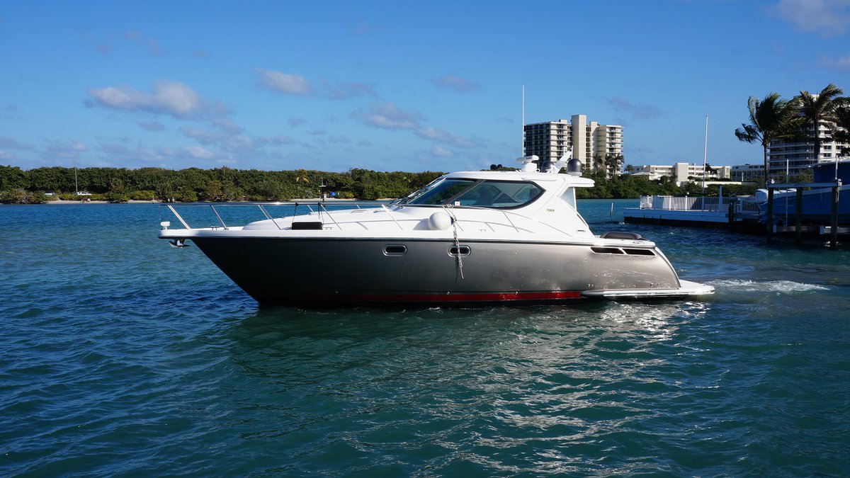 FlaglerYachts's tweet photo. Used 43 Tiara Sovran 2008 Express Boat, 'Current Sea', for Sale with Flagler Yachts. https://t.co/oq5C4uUuah 
#yacht #boat #Tiara #Expressboat #motoryacht #Volvo #Diesel #Joystick #Pods #IPS #Tequesta #PalmBeach #Florida https://t.co/WxzByWDEOx
