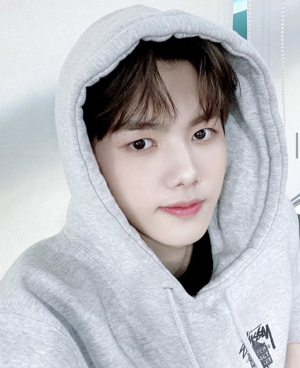MINGJOOK's tweet photo. 민희야ㅠㅠ 셀카 실력이 왜 이렇게 는 거야...ㅠㅠ?♥♥♥ ⸝⸝ʚ̴̶̷̆ ̯ʚ̴̶̷̆⸝⸝ https://t.co/C3EqVhZqta