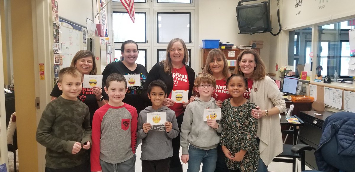 EPSRocks's tweet photo. Loving all the Kindness Activities this week! Smileograms made our day! @LTPS1 @pburns_tricia @eggert_andrea @LoriJarvis https://t.co/Vl6fWpCZeY