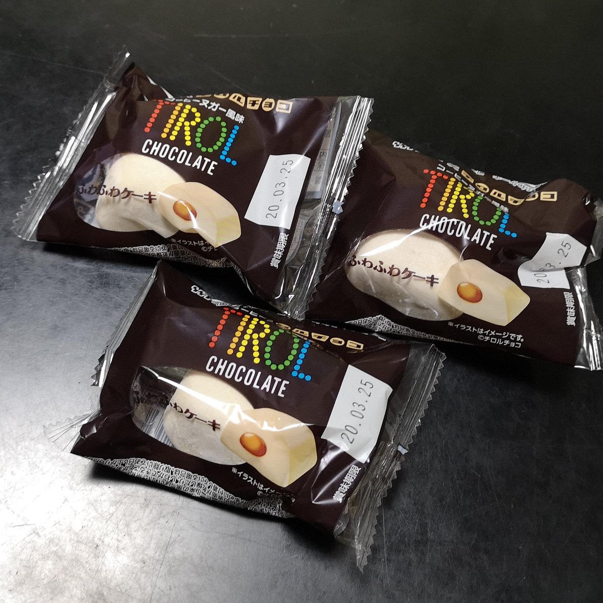 さも On Twitter 竹下製菓とチロルチョコのコラボ ふわふわケーキ コーヒーヌガー風味 コーヒーヌガーじゃなくてクリームが入ってます マシュマロです チロルチョコ 竹下製菓 ふわふわケーキ コーヒーヌガー