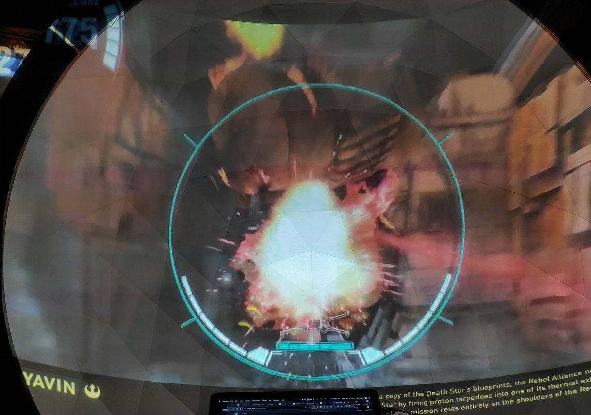 paperdomes's tweet photo. #SMMF で男の子に教えてもらった「STARWARS BATTLE POD」凄いんだけど、
公式HPの「Special」から飛んだ先を「pov130」にフルスクリーン投影したら、自分がやってるみたいだった。
#starwarsbattlepod 結構前のモノみたい。
これPS4とか有ればできるのかな?
https://t.co/6oetveSJGy https://t.co/J5vXIYA6e3