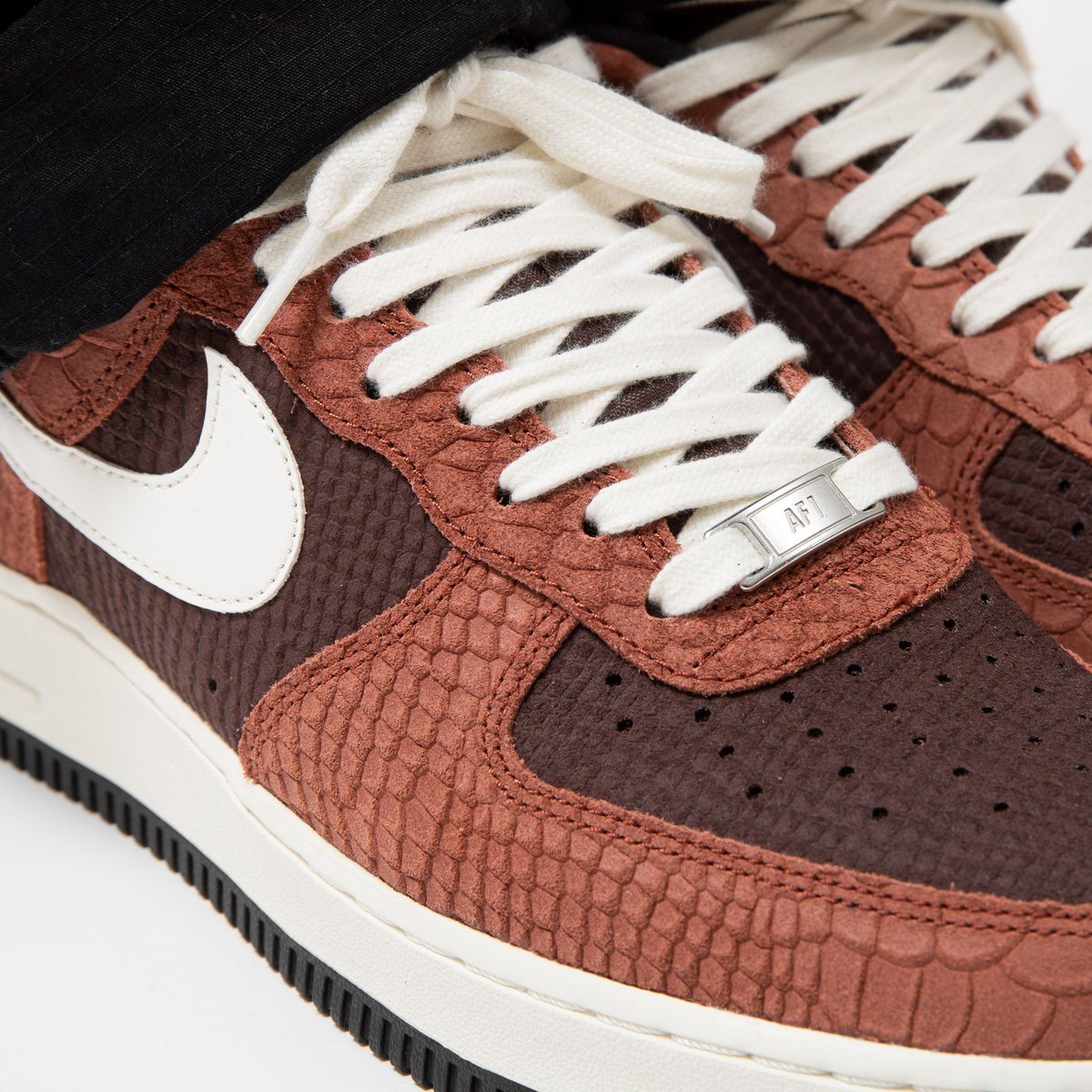 titoloshop's tweet photo. #NEWin💫
brown snakeskin tones on the Nike Air Force 1 Premium "Red Bark" 🐍
Link ➡️ https://t.co/yhHtCAG2oj
US 8 (41) - US 13 (47.5)
style code 🔎 CV5567-200
#nike #af1 #airforce1 #redbark #snakeskin
#titolo #titoloshop https://t.co/YhTC0Rybxh