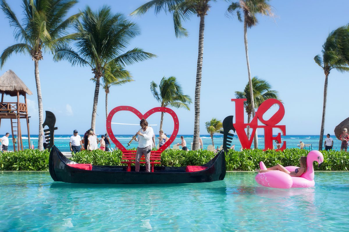 Celebrate love ❤ with your loved one in the most romantic resort. bit.ly/TwSecretsAkumal