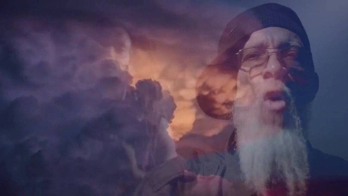 El padre del Dub Poetry pisa suelo mexicano en un show que nadie se puede perder. ¡ <a href="/okuonuora/">oku onuora</a> está listo para hacernos flotar este 31 de enero en Bajo Circuito!
youtube.com/watch?v=Ehu7GJ…