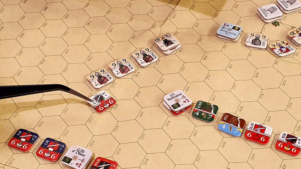AgustiBarrio's tweet photo. #Chotusitz #ClashofArms Sistema BAR. Partida jugada en la Bellotacon (batalla de Chotusitz). La caballería prusiana se posiciona para cargar sobre el flanco izquierdo austriaco pero un batallón de caballería austriaco hace una carga de reacción que no acabará nada bien. https://t.co/ZoPpRjcIoM