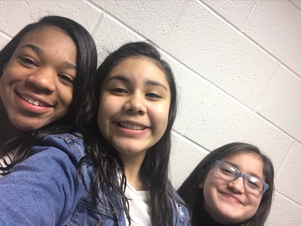 PIC_FCPS's tweet photo. #EssayPrep!!  ⁦@EJHSBulldogCtry⁩ 
#BondedInHope #WinWinWin 
⁦@apughejhs⁩  ⁦@fayettewarehigh⁩ ⁦@CAOacademicsfcs⁩ ⁦@CBPentathlon⁩ ⁦@keelmathTN⁩ ⁦@suptking⁩ https://t.co/VB2OZla9WM