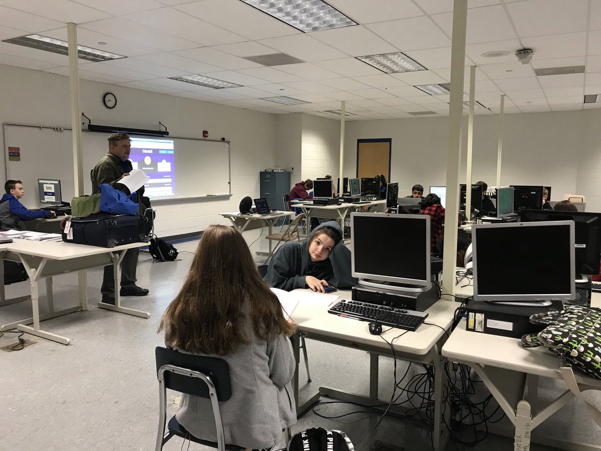 PIC_FCPS's tweet photo. #EssayPrep!!  ⁦@EJHSBulldogCtry⁩ 
#BondedInHope #WinWinWin 
⁦@apughejhs⁩  ⁦@fayettewarehigh⁩ ⁦@CAOacademicsfcs⁩ ⁦@CBPentathlon⁩ ⁦@keelmathTN⁩ ⁦@suptking⁩ https://t.co/VB2OZla9WM