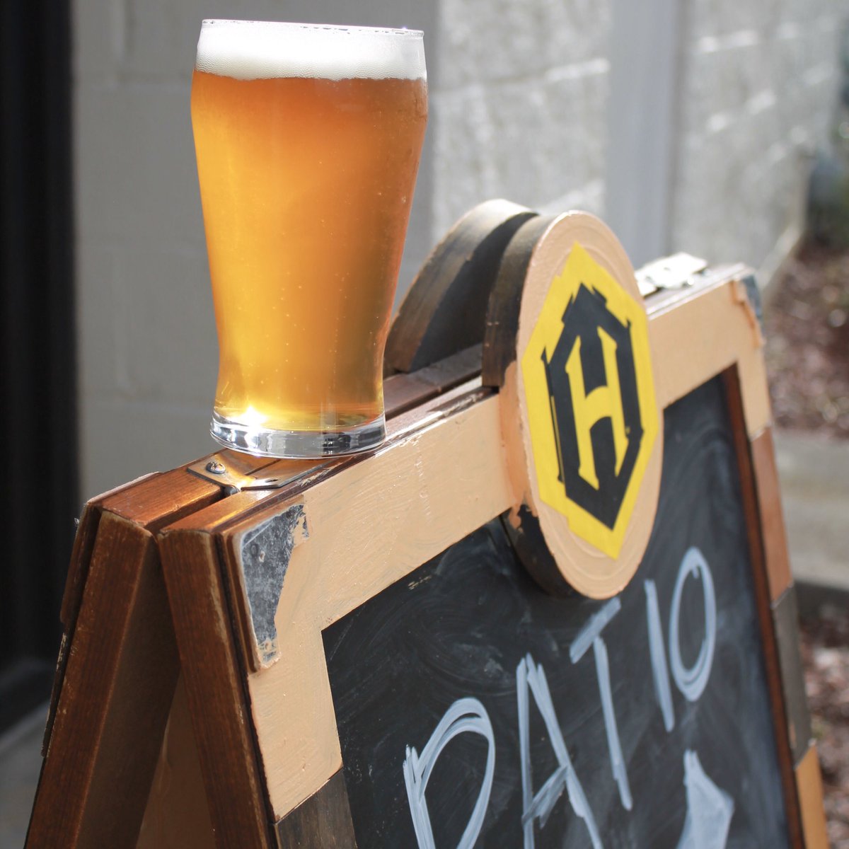 It’s Wednesday, which means you need some pints in your life... as usual, all pints only $4 starting at 4pm! #knoxrocks #knoxville #craftbeer