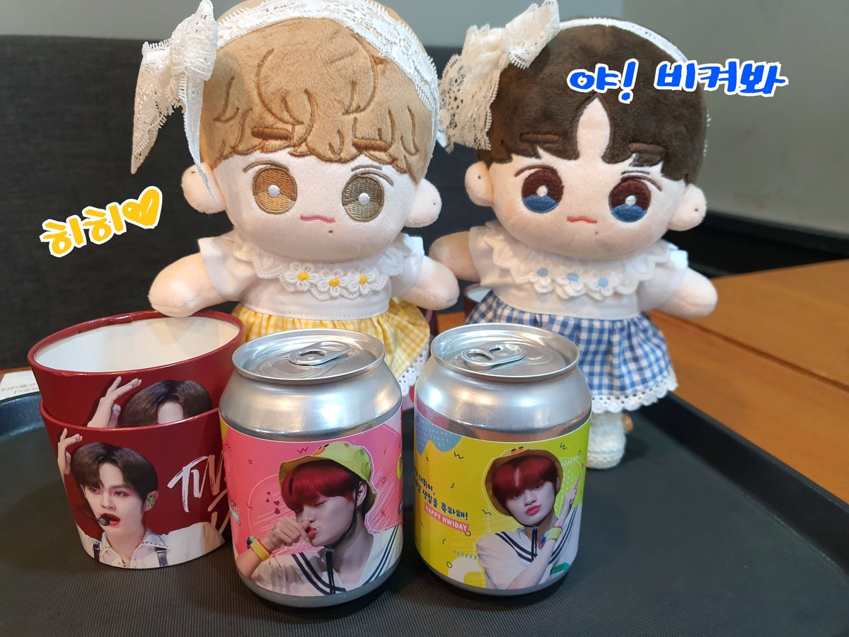 bomhwi's tweet photo. 사이좋게 하나씩 가지자🥰💛

#빛나는_대휘의_스무살
#HappyTwentyDaehwi
#어서와_스물의_대휘는_처음이지
#20th_ROSE 
#휘밍이 https://t.co/XGcSXdo95W