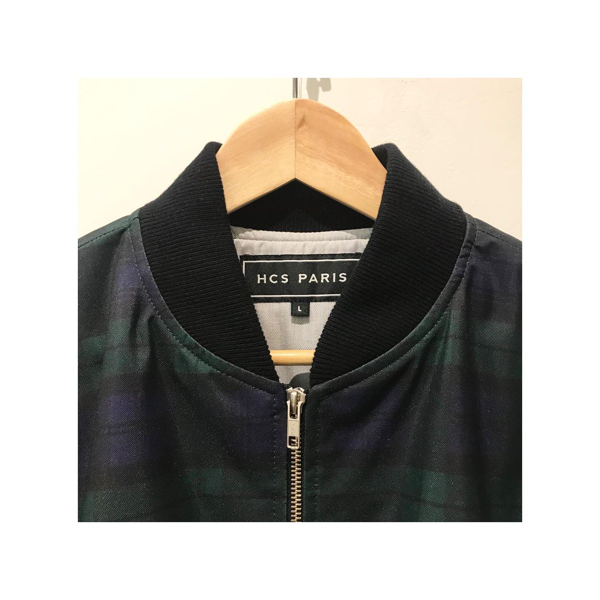 HCSboutique's tweet photo. Veste Teddy #Trudaine" en Tartan écossais, Couleur: Vert @hcs_paris gamme artisan, disponible en boutique. .
HCS, nous sommes ouvert du mardi au samedi. 11h-13h &amp; 14h30-19h ou online 24/24 sur l'Eshop:https://t.co/5in8RnNxDk livraisons Fr et EU (Livraisons FREE au dessus 100€). https://t.co/lCHTBNwnWS