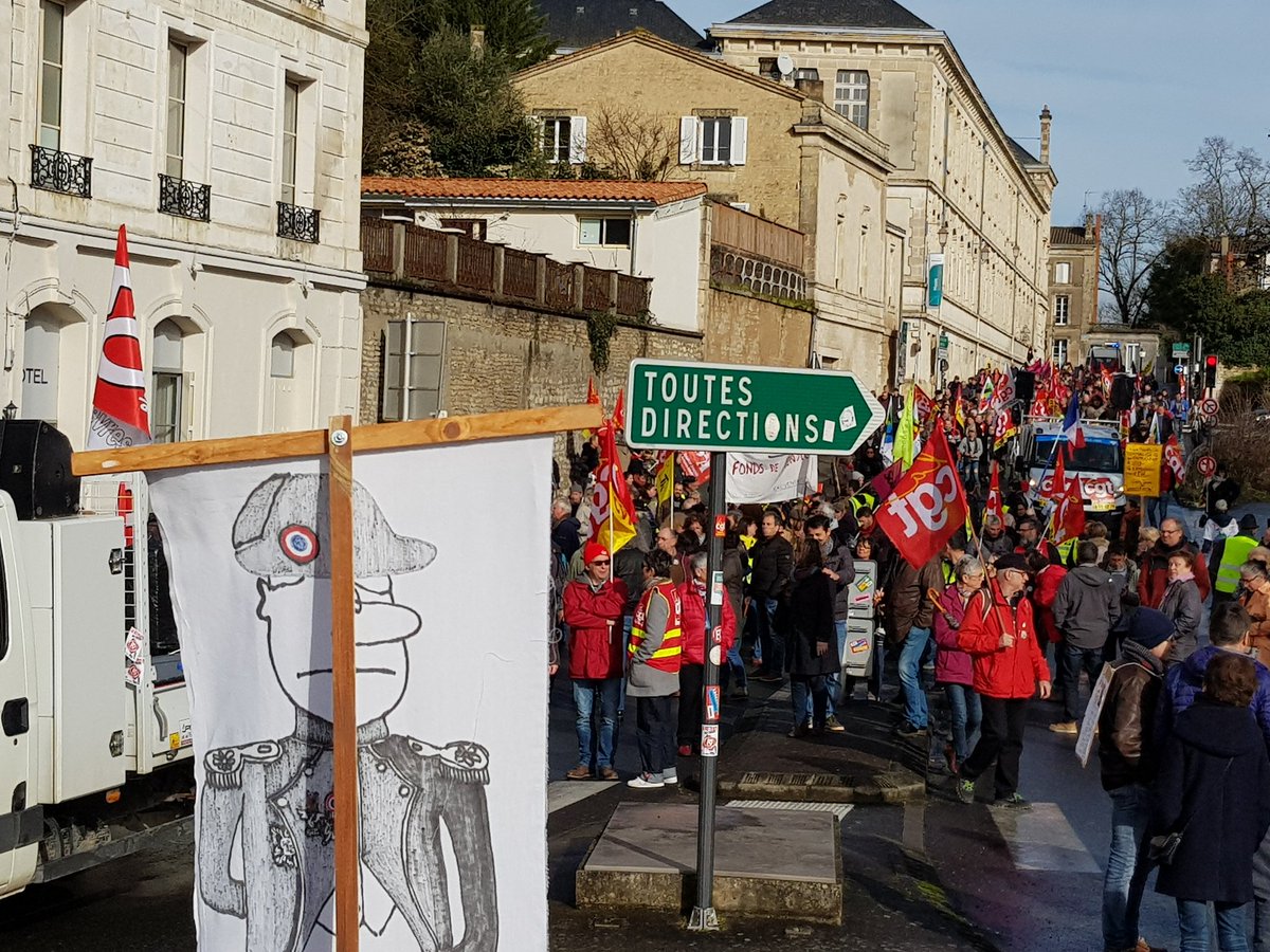 FODeuxSevres's tweet photo. Plus d'un millier de manifestants à #Niort, ce #29janvier.
#retrait de la #reformedesretraites https://t.co/kAHEqB05la