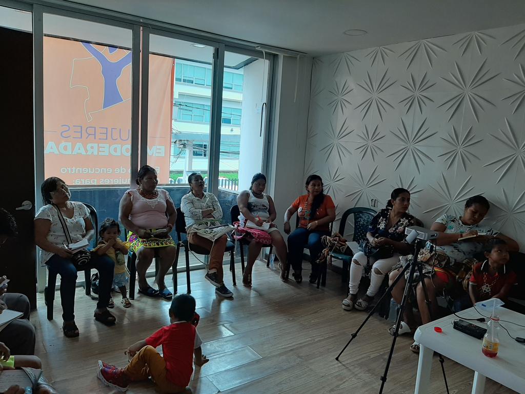 CJAkubadaura's tweet photo. #Colombia
#ProgramaDepartamental #MujeresIndígenasChocó
#MesaIndígenaChocó
Seguimos tejiendo procesos desde la comunicación para seguir en la protección de los derechos de nuestros pueblos. @ONIC_Colombia @BrujulaCom @ONUMujeresCol https://t.co/1xa2WoHRuz