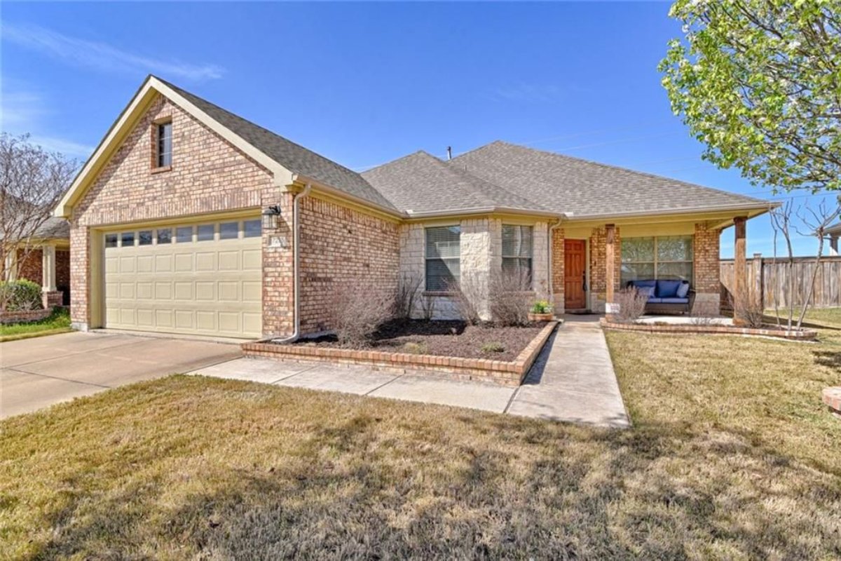 If you're ready to buy a new house in Burleson, you've come to the right team.