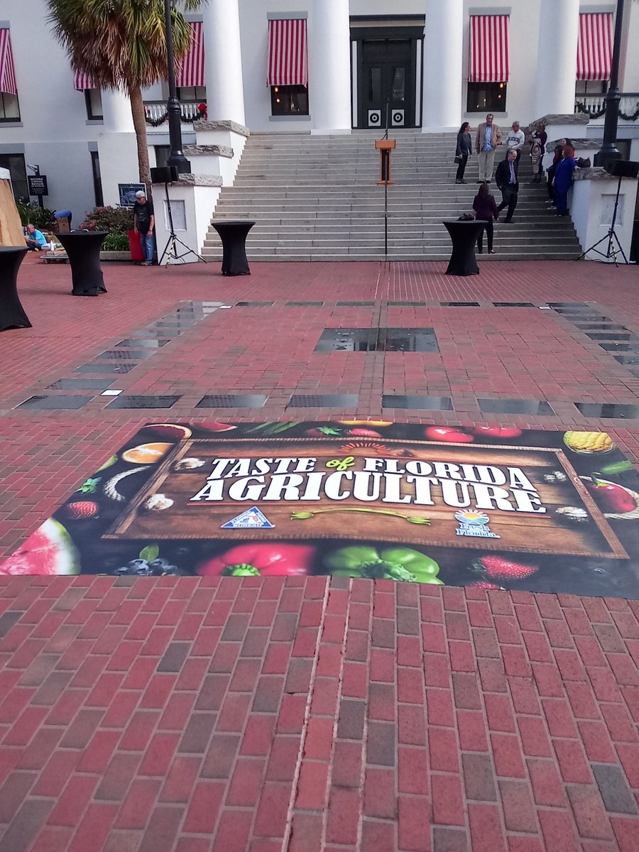 ApogeeSigns's tweet photo. We can do floor graphics. we can wrap bricks...sometimes we can do both. Keep us in mind when you need to brand the unusual. https://t.co/Ai9BrhuKZx