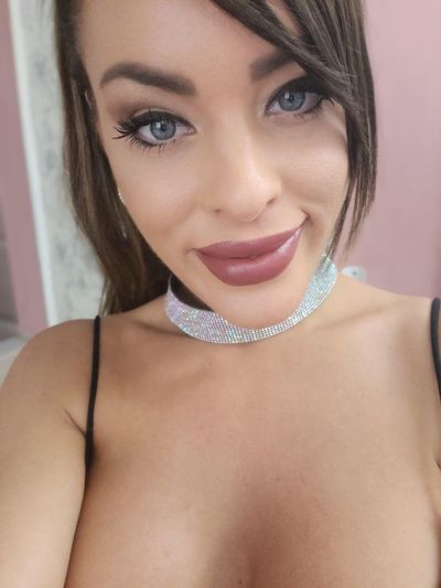 RosemaryEvans 28 years old
Please don't go to my nude chat if you are under 18 years old... #wank #naked #naughty 
♥️ Open Profile - Click Here > bit.ly/2BNENCD