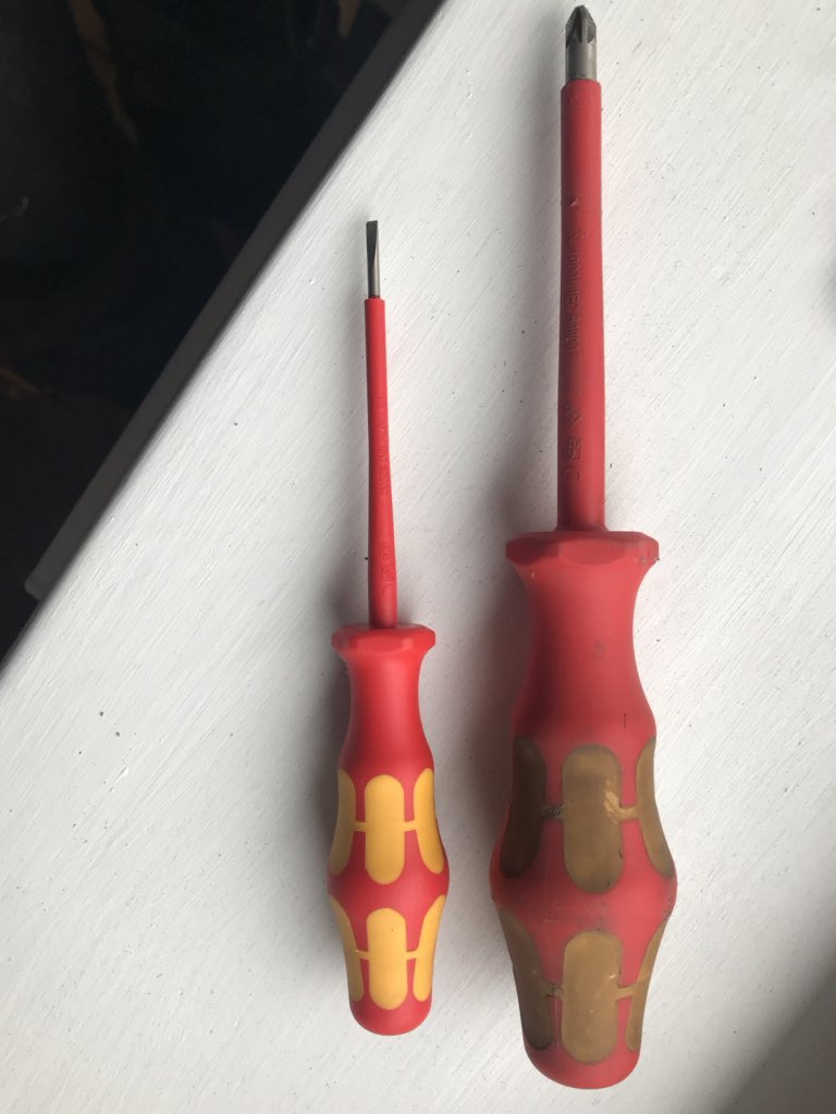 lloyd_simcox's tweet photo. Hey @weratoolsuk just brought a load of your tools and they are tremendous only down side is it’s the first time using them today and this is the state that they are in as the yellow just attracts dirt and they look ruined now 😕 why not just make the yellow parts black at first? https://t.co/mPbswcCuYm