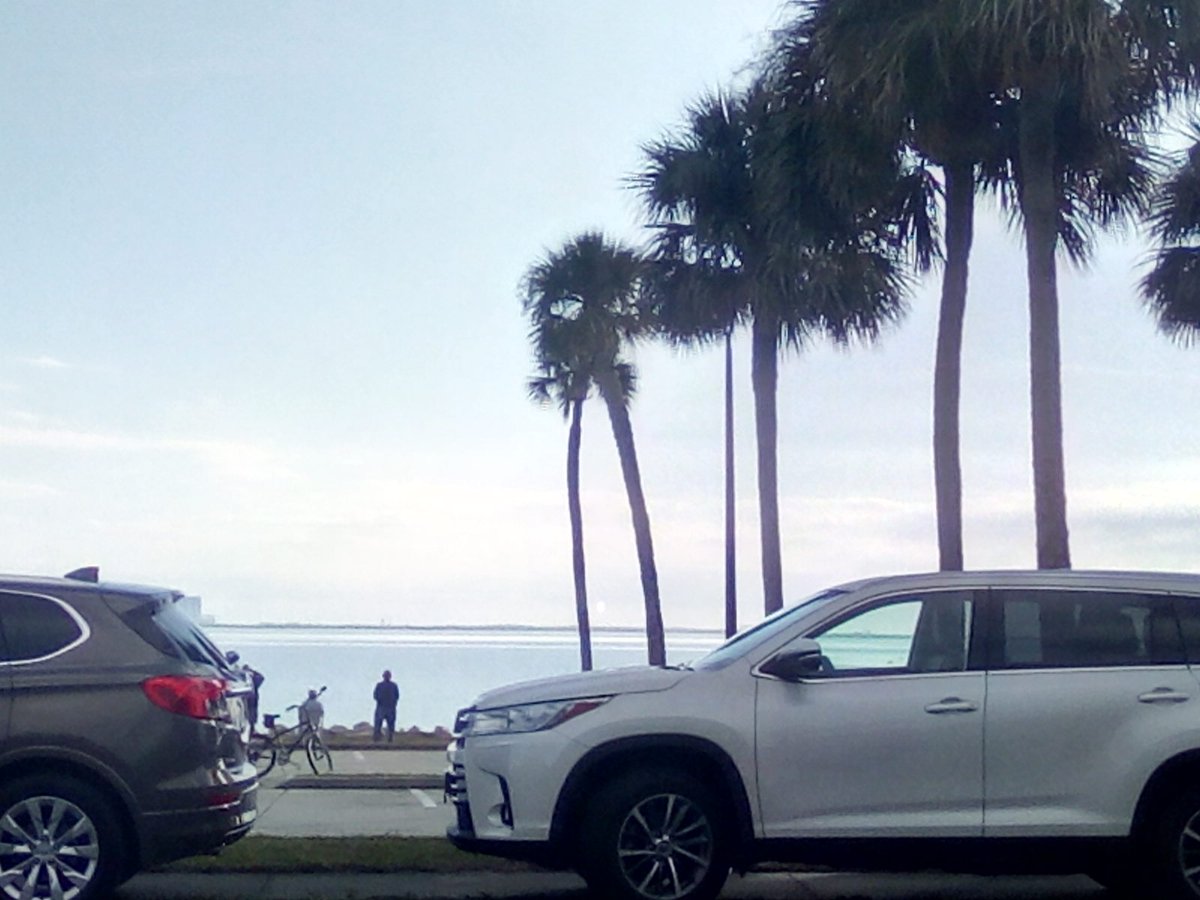 SpaceCoastSkies's tweet photo. Never gets old. Really love the roaring sound and feel of the rumble through my bones. Blessed to call this place home. #Starlink #SpaceX #launchfever #SpaceCoastSkies #LoveFL #snappedonmytablet๐๐ท https://t.co/o6YyDfa2yT