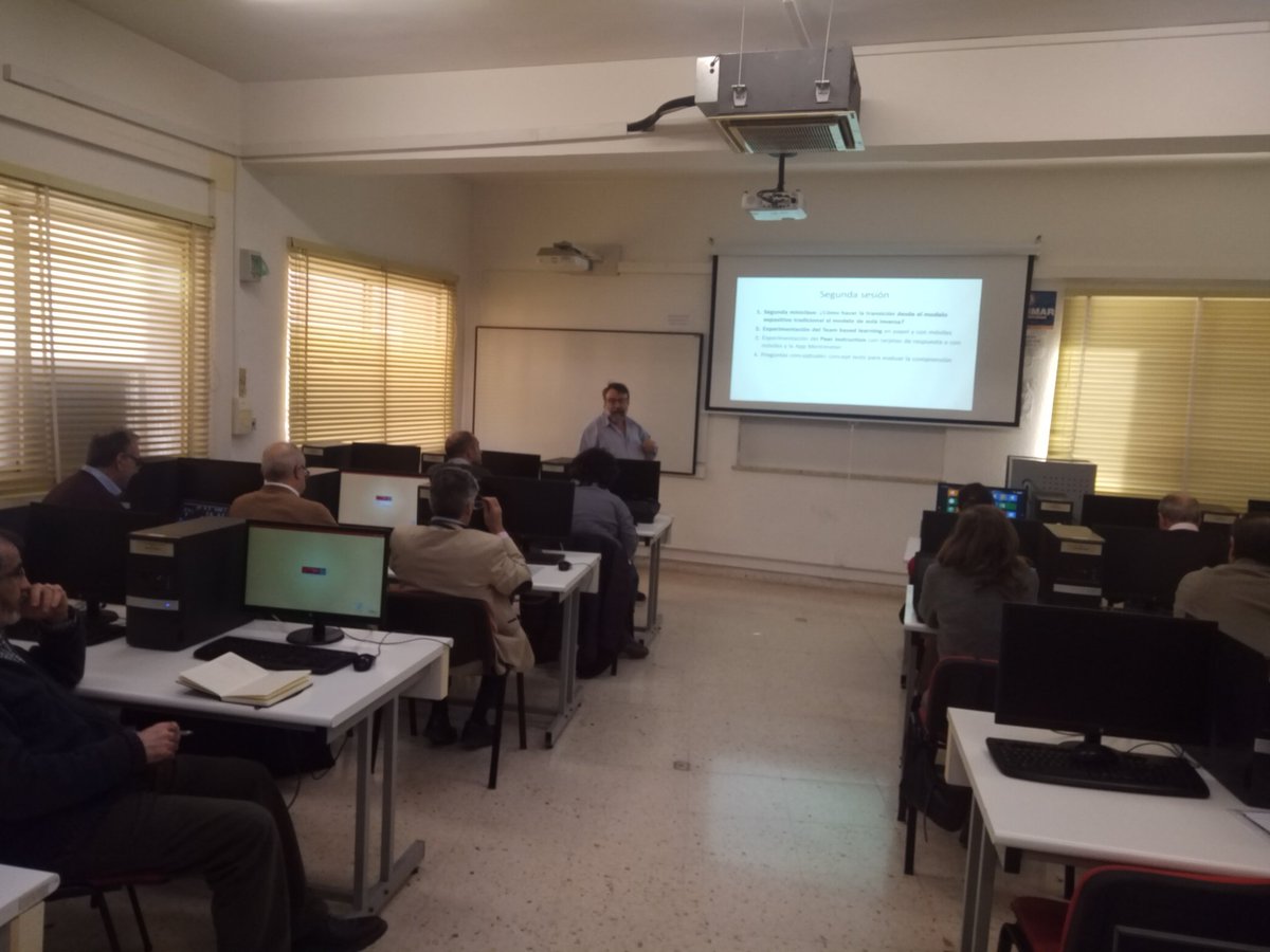 ceuemumu's tweet photo. Segunda sesión de #flippedUM2020 @MatildeAnatomia @aguayo_UM @Milagro54647229 @medicina_um @InmunoMedUMU @amparosarabiam @JorgedeCosta @aGomezConesa @JoseJoseapons @lga16f @jgestan https://t.co/xE1zn8wFvE