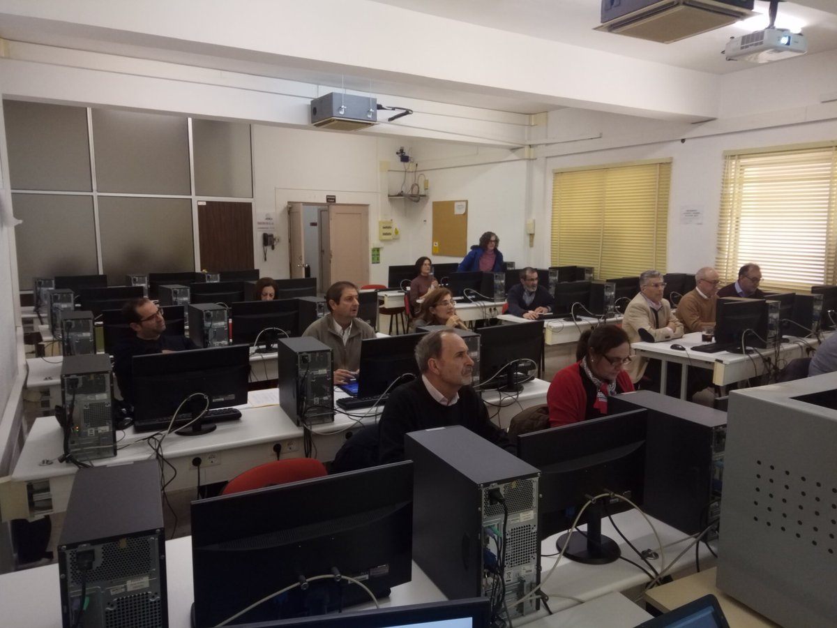 ceuemumu's tweet photo. Segunda sesión de #flippedUM2020 @MatildeAnatomia @aguayo_UM @Milagro54647229 @medicina_um @InmunoMedUMU @amparosarabiam @JorgedeCosta @aGomezConesa @JoseJoseapons @lga16f @jgestan https://t.co/xE1zn8wFvE
