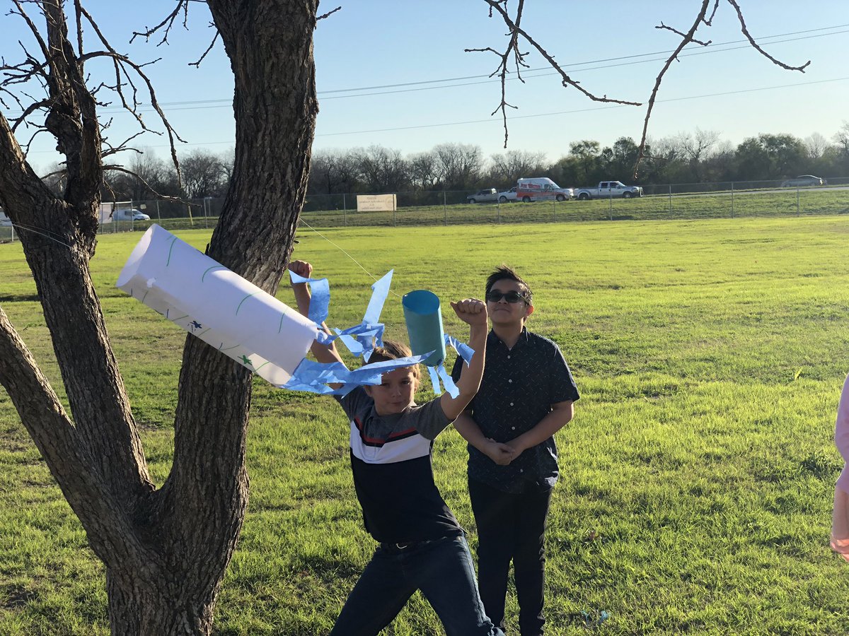 RoadrunnerRicky's tweet photo. 5th graders creating and using scientific tools to measure weather conditions, and collect data. #weathervsclimate #sciencerocks https://t.co/dnjbDXKUhj