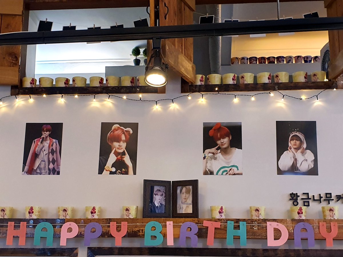bomhwi's tweet photo. 너무 예뻤던 황금나무커피

#빛나는_대휘의_스무살
#HappyTwentyDaehwi
#스물살의로망_로센키 
#앞으로의대휘_함께할우리 https://t.co/MtHXpi6sPd