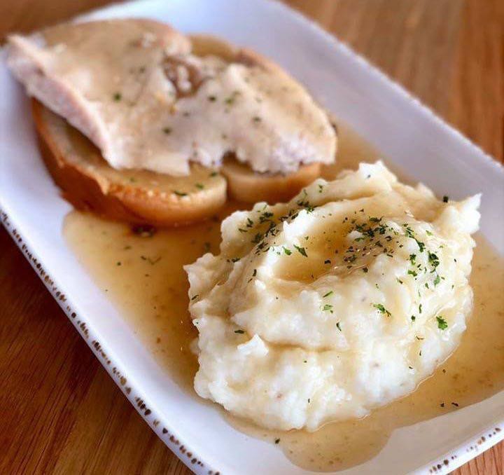 BluestemGrill's tweet photo. Turkey &amp; Taters pairs well with snowy Wednesdays. ❄️ 

#EatTheGoodLife #BluestemGrill #TurkeyandTaters #ComfortFood #Yum #MHK #LittleApple #EatLocal #Manhappiness https://t.co/Ogi0PL0LcA