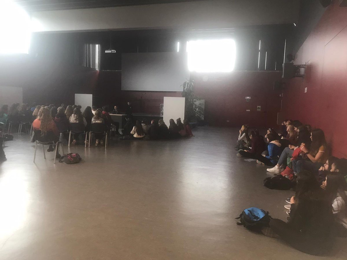 Gaur goizean B.H.I. Lizarraldeko 100 ikasle inguru kuboan bildu gara adierazi genuen bezala. Mila esker gerturatu zareten kide orori.

Hau hasi besterik ez da egin!🔥