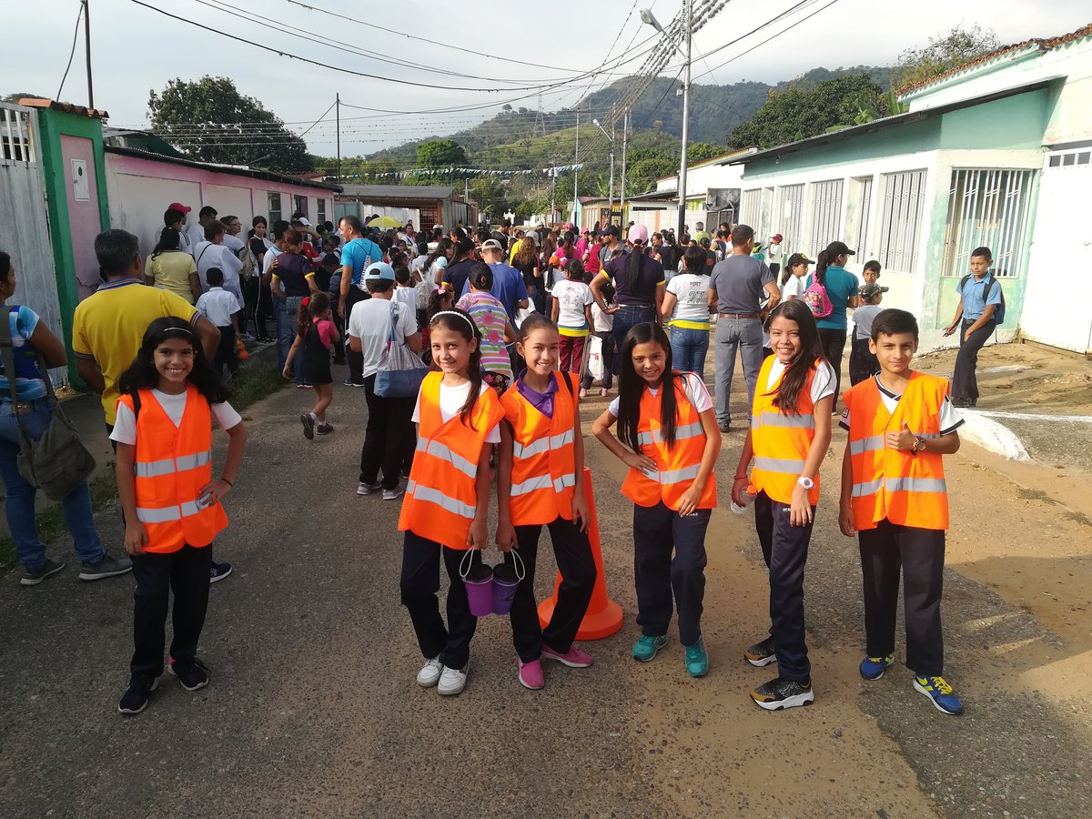 SuperAulaOri's tweet photo. #29Enero se realizó la tradicional paradura del niño de la @escuelaorinoco rescatando nuestras costumbres y tradiciones.  @eduticbarinas  @mppevzla  @zebarinas05 @psuvaristobulo https://t.co/Nd8VA7TOOg