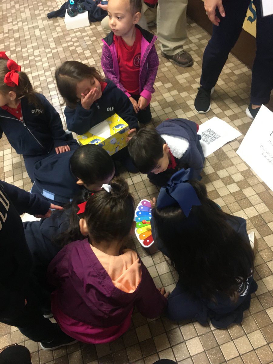 olphacademycc's tweet image. Pre K 2 students enjoying time at School Stream Fair. 5th - 8th  grade students displayed projects for elementary students to enjoy. Science Teacher Mr. Bazan  was in charge of Stream Fair. Great Job!
