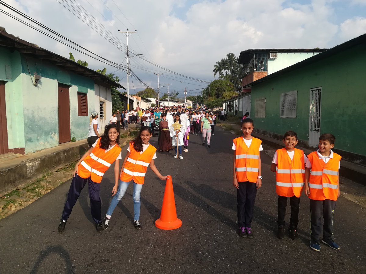 SuperAulaOri's tweet photo. #29Enero se realizó la tradicional paradura del niño de la @escuelaorinoco rescatando nuestras costumbres y tradiciones.  @eduticbarinas  @mppevzla  @zebarinas05 @psuvaristobulo https://t.co/Nd8VA7TOOg