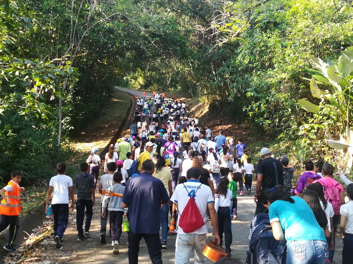 SuperAulaOri's tweet photo. #29Enero se realizó la tradicional paradura del niño de la @escuelaorinoco rescatando nuestras costumbres y tradiciones.  @eduticbarinas  @mppevzla  @zebarinas05 @psuvaristobulo https://t.co/Nd8VA7TOOg