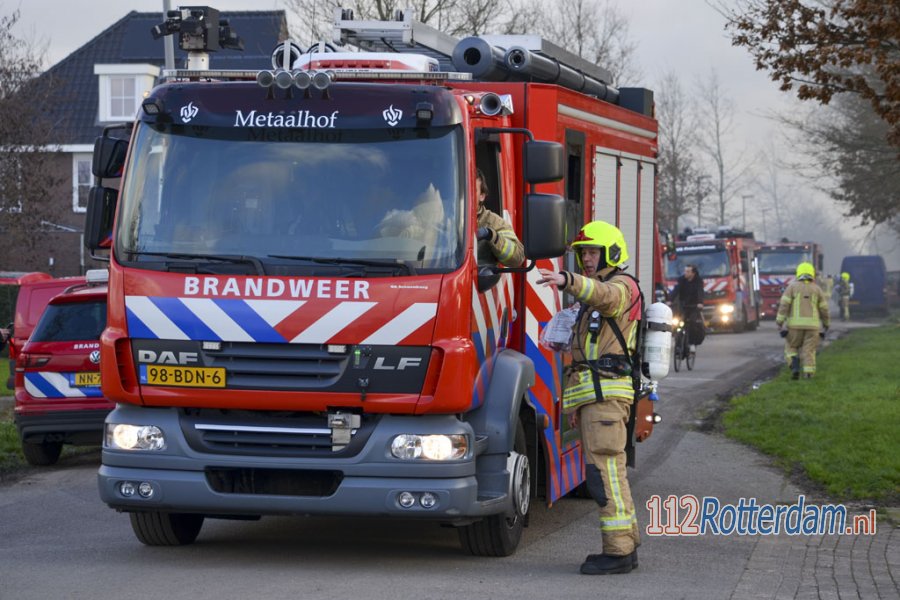 Flinke rookontwikkeling bij brand in caravanstalling #Rotterdam. 112Rotterdam.