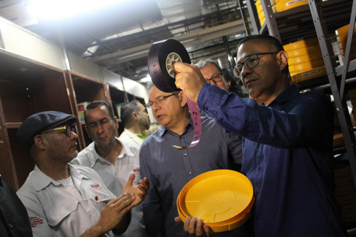 MPPC_FDVC's tweet image. Vía @minculturave 🗞️ En el marco del Día del Cine Nacional el Archivo Fílmico de la Nación recibe aires acondicionados para la preservación de la memoria fílmica del país. Lea✚ ow.ly/j3vH50y81RC

#FelizMiércoles
#SomosCultura
#ProducirPorLaPatria