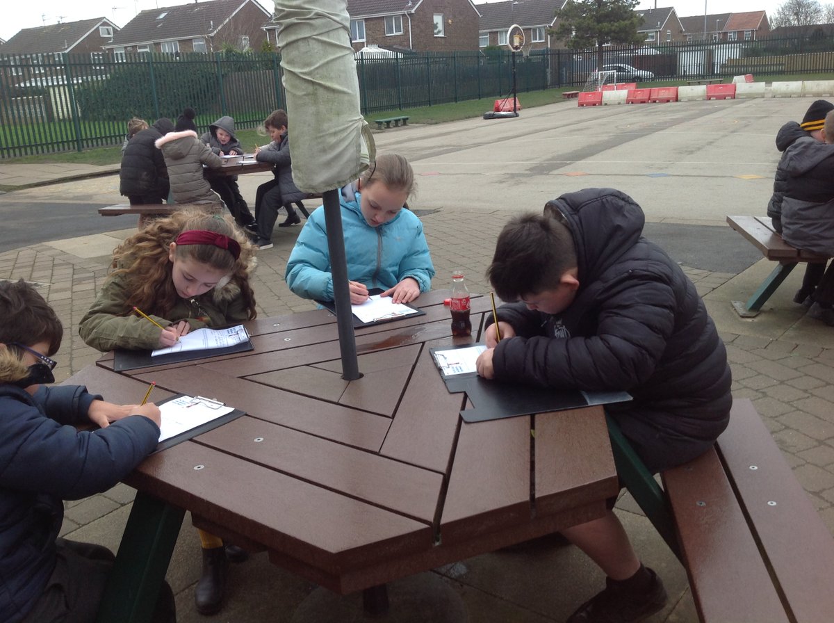 UptonClass's tweet photo. Upton braved the cold this afternoon to conduct a Science experiment to find out see what happens when you drop Mentos into Coca Cola @Acreheads7ST @UptonClass https://t.co/vBD0GhhfJK