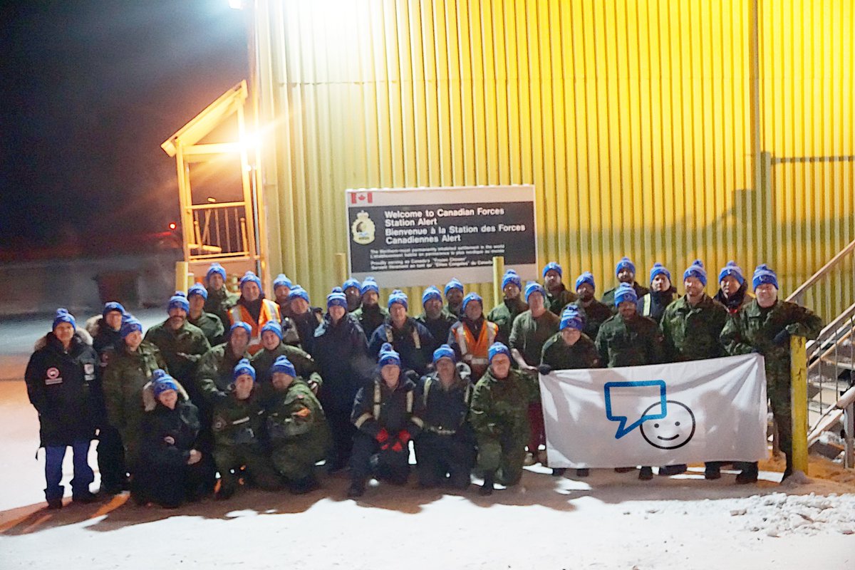 Bell_Cause's tweet photo. Aujourd'hui, les drapeaux #BellCause flottent dans tout le pays, même au nord jusqu'à la SFC Alert sur l'île d'Ellesmere. Cette année, nous sommes allés à l'international, avec des drapeaux au pôle Sud et avec 
@ForcesCanada en service en Lettonie. cc : @ChalmersFdn https://t.co/68NuRlkhdD
