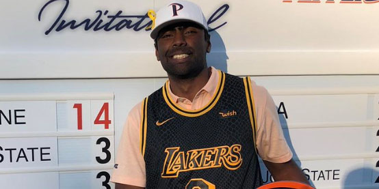 GolfDigest's tweet photo. Watch Pepperdine University golfer Sahith Theegala sink a winning putt while wearing a Kobe Bryant jersey 💯: https://t.co/EbrigOhhC4 https://t.co/5uX3DLwnIF