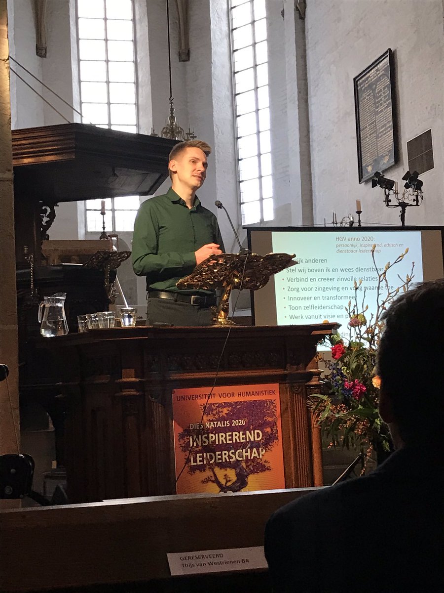 Masterstudent <a href="/zorgethiek/">Zorgethiek.nu</a> Thijs van Westrienen over inspirerend leiderschap op de Dies van de <a href="/uvh/">Universiteit voor Humanistiek</a>. Speels en diepzinnig!