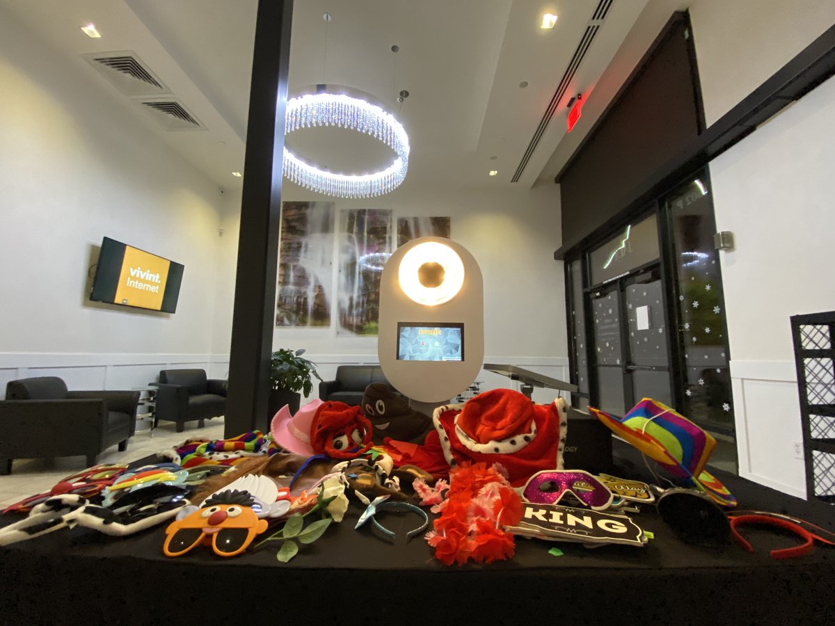 Clementine_PB's tweet photo. The holidays may be over, but the party sure won't stop!
Thank you @VivintHome for letting us provide a photo booth your winter party!
 
Venue: Jaden Event Center
#Vivint #VivintSmartHome #VivintUtah #EventEntertainment #CorporateEvent   #ClementinePhotoBooth https://t.co/JcosrnR9fg