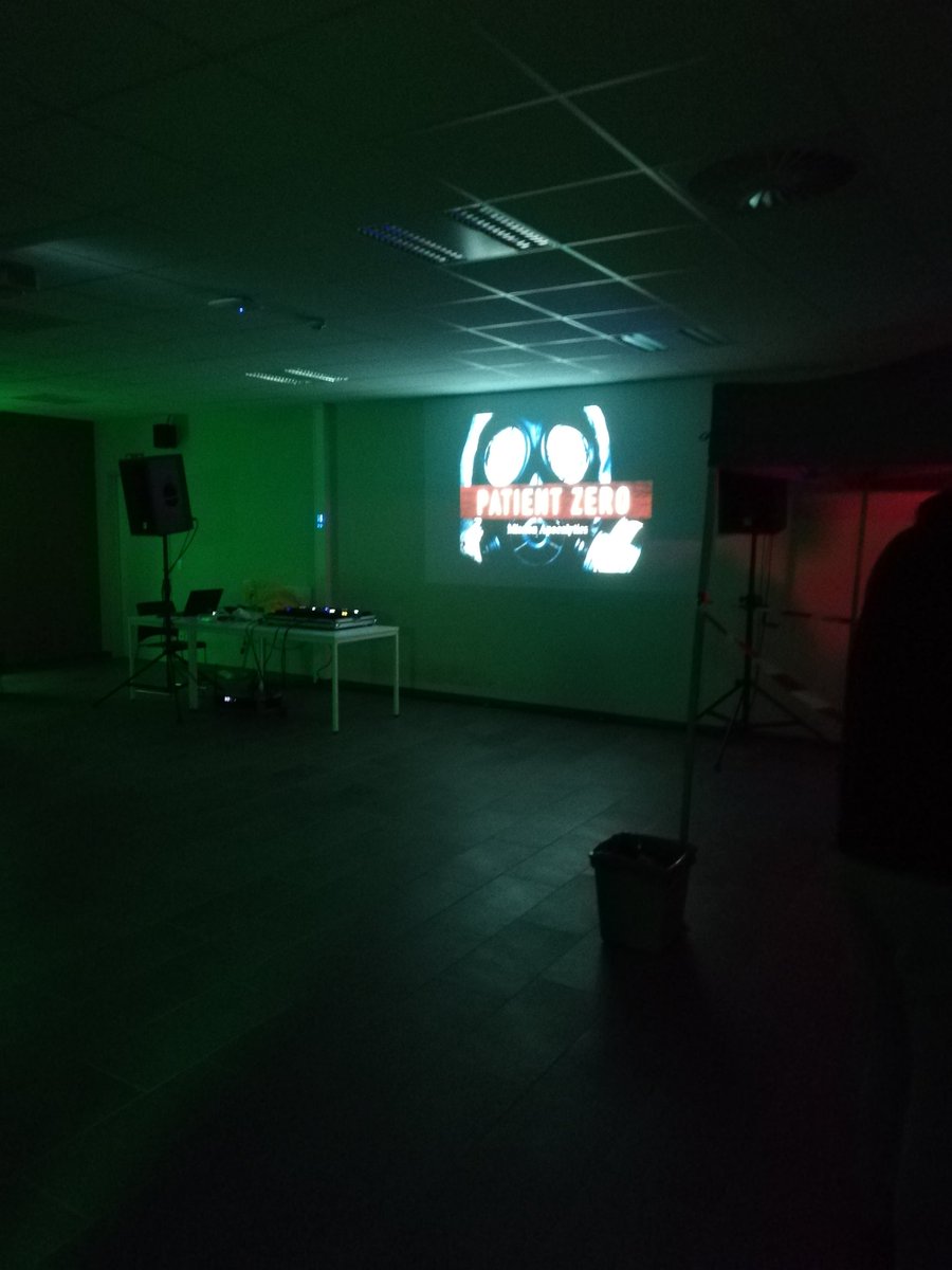 RobinThoelen's tweet photo. Zojuist goed begonnen aan de AtOnce hackathon. #thomasmore #itfactory #patientzero #missionapocalyptics https://t.co/sGbpV5NpPe