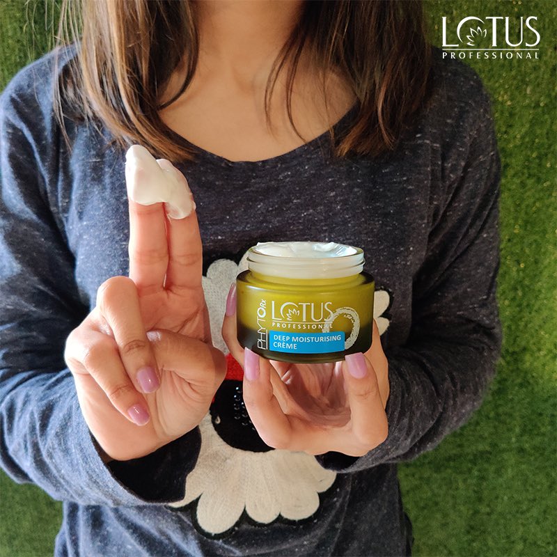 beauty_lotuspro's tweet image. The PhytoRx Deep Moisturising Creme is your official winter buddy, making your skin soft and plump!
#LotusProfessional #GoodbyeSkinProblems #LPSkincare #ThatLPGlow #SkinCareProducts #Crueltyfree #glow #glowfearless #noskinworries #OrganicSkincare #PhytSkinWorries #PhytBlemishes