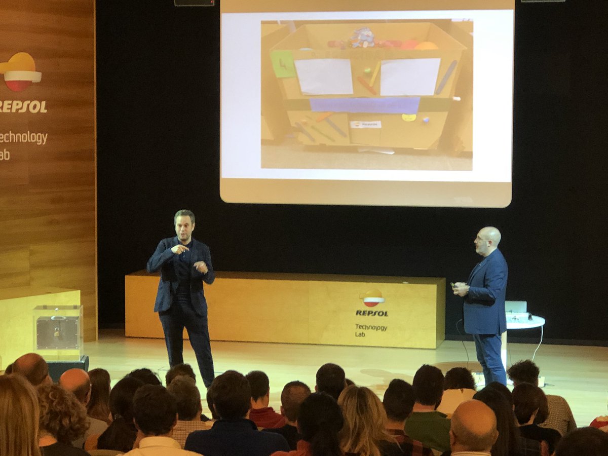 thinkandaction's tweet photo. Y después de una mañana inspiracional, una dinámica Experiencial llena de #aprendizajes, #integración, #cultura, #equipo...
Hoy @thinkandaction, @fb_think y equipo #RepsolTechnologyLab.
Y culminamos con la #magia de la #transformación, para entender que la #magia está en tu mano. https://t.co/3tCO1eMKYR