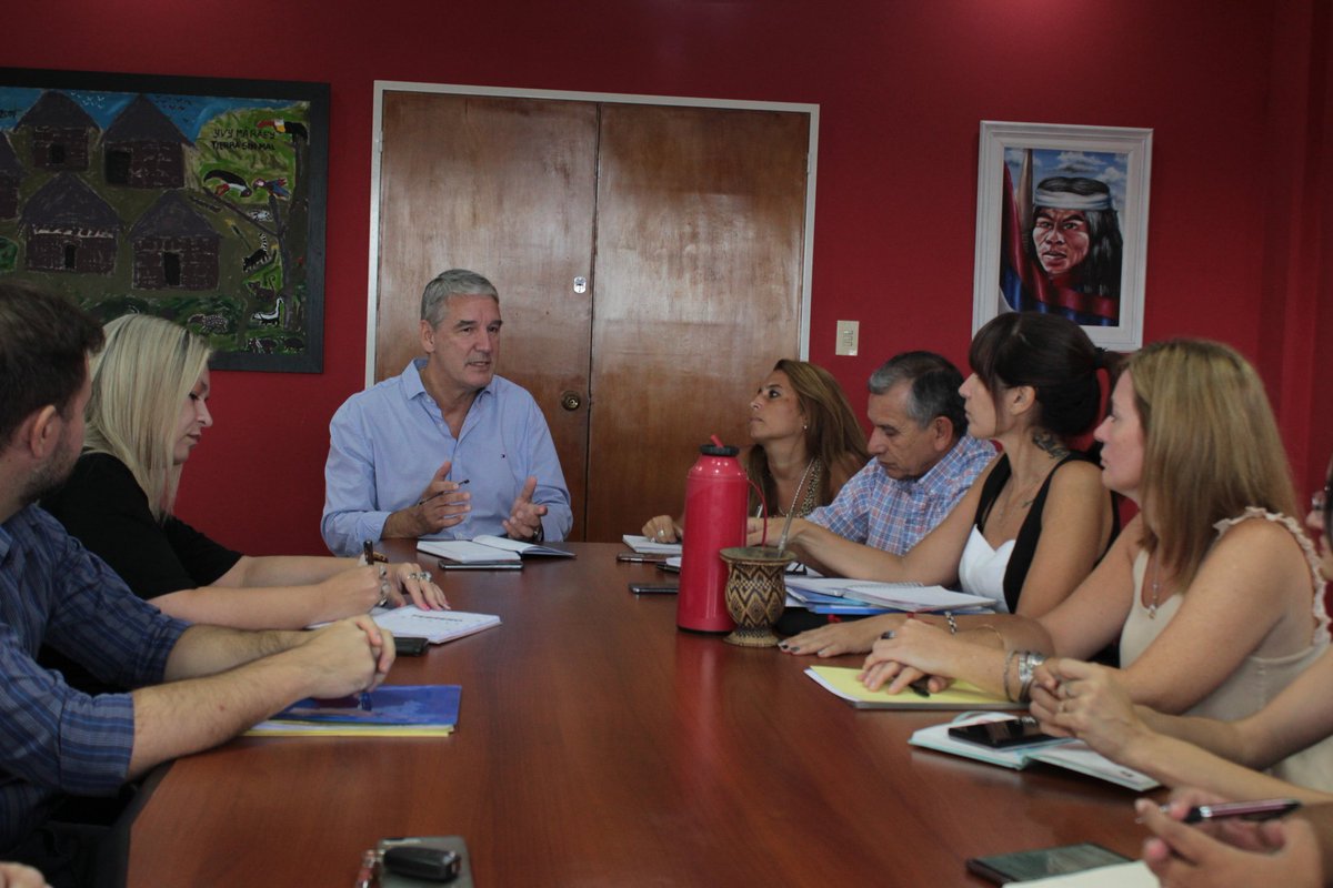 misioneseduca's tweet photo. El ministro @miguel_sedoff se reunió con integrantes de @PlatGuacurari, @direcciondeTIC, @RoboticMisiones @SecInnovacion y @MaranduComSE para establecer acciones del Plan Federal de Innovación que será presentado a @EducarseAr el 9 de marzo https://t.co/7TMSqbEoJD