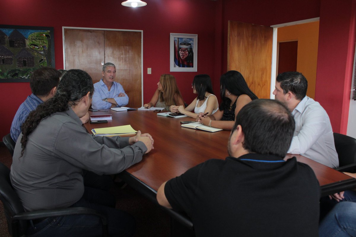 misioneseduca's tweet photo. El ministro @miguel_sedoff se reunió con integrantes de @PlatGuacurari, @direcciondeTIC, @RoboticMisiones @SecInnovacion y @MaranduComSE para establecer acciones del Plan Federal de Innovación que será presentado a @EducarseAr el 9 de marzo https://t.co/7TMSqbEoJD