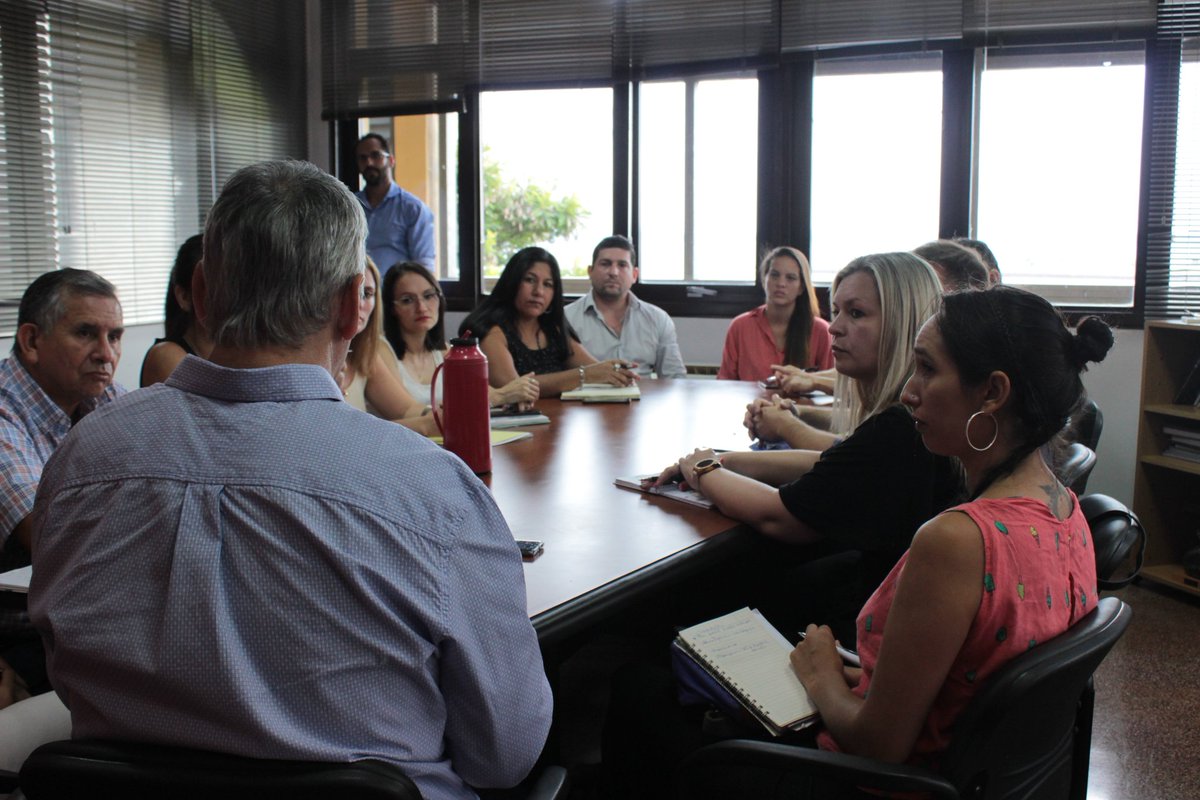 misioneseduca's tweet photo. El ministro @miguel_sedoff se reunió con integrantes de @PlatGuacurari, @direcciondeTIC, @RoboticMisiones @SecInnovacion y @MaranduComSE para establecer acciones del Plan Federal de Innovación que será presentado a @EducarseAr el 9 de marzo https://t.co/7TMSqbEoJD