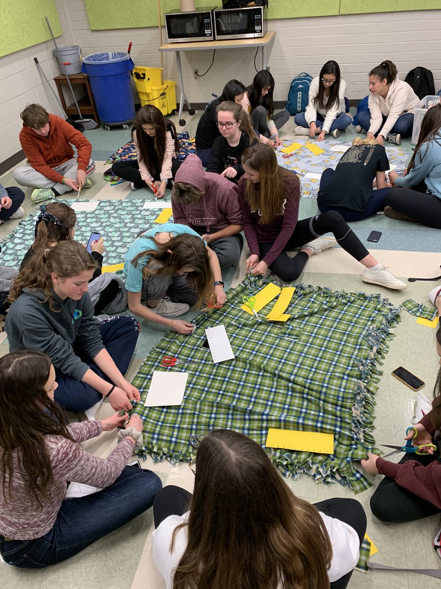 langleyfcps's tweet photo. Our students participated in #SaxonService this morning! https://t.co/UlP3PuO0Q3